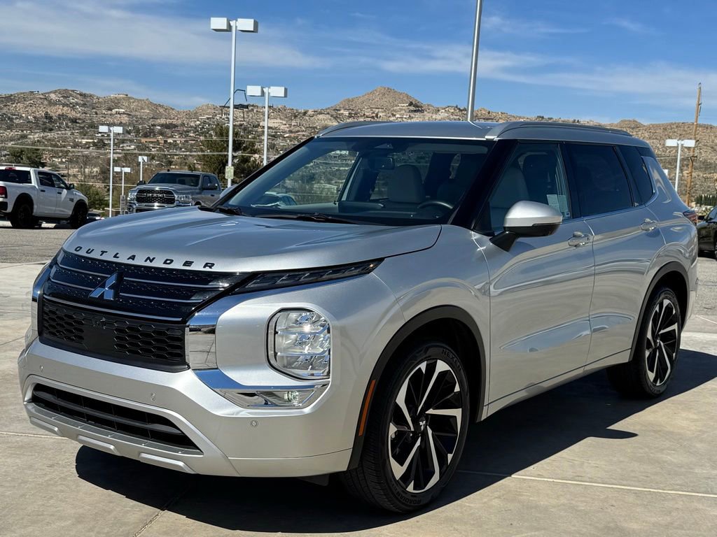 Used 2023 Mitsubishi Outlander SEL image 3