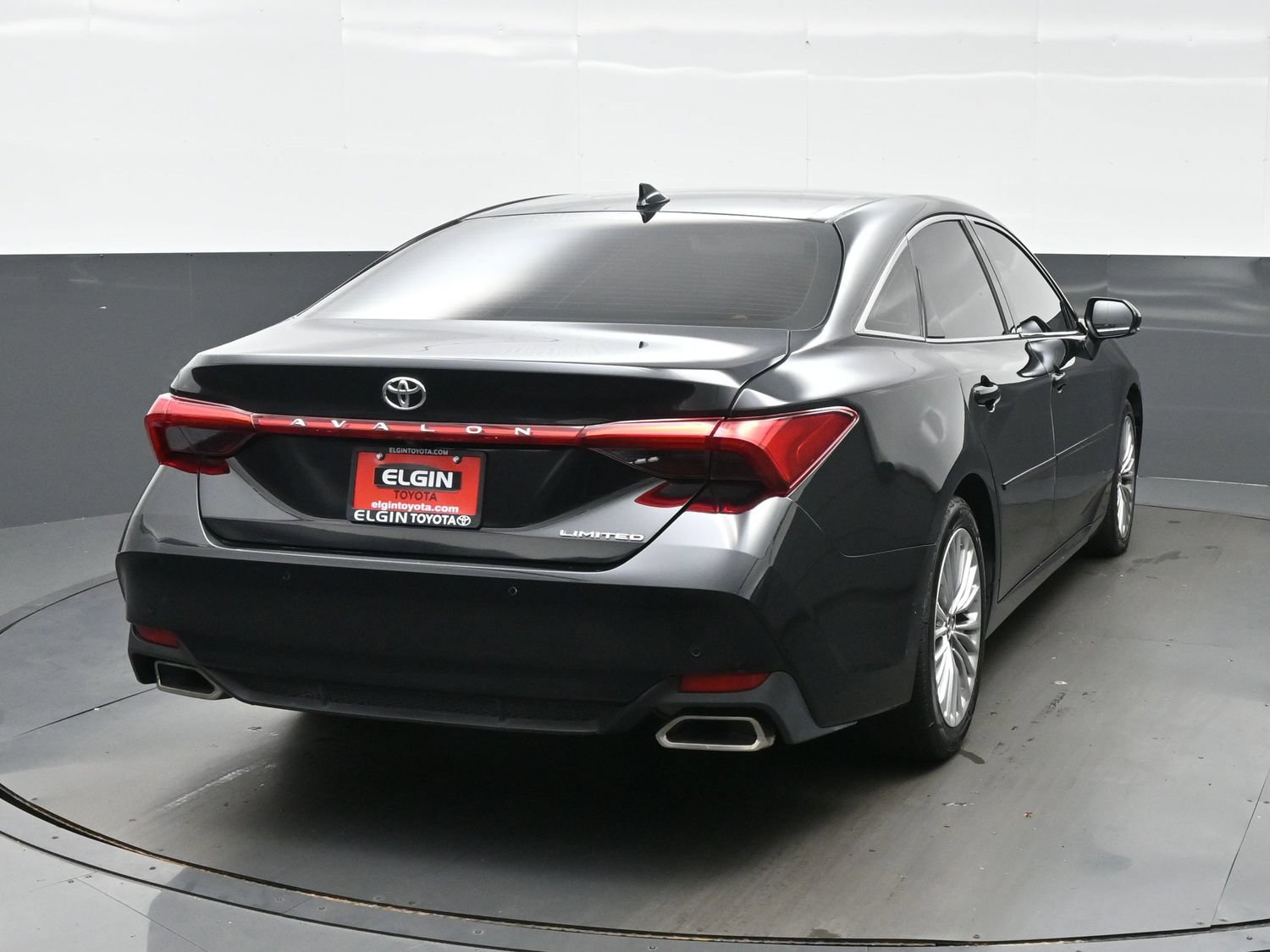 Used 2020 Toyota Avalon Limited w/ Advanced Safety Package FWD image 5