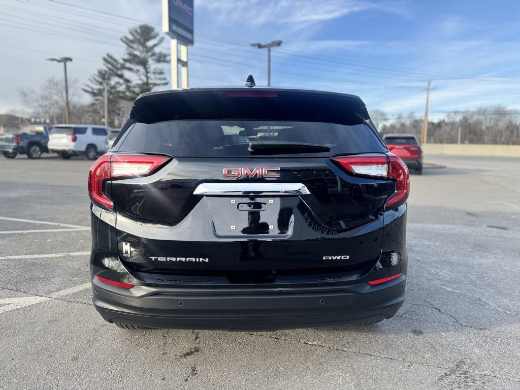 Used 2024 GMC Terrain SLE image 6