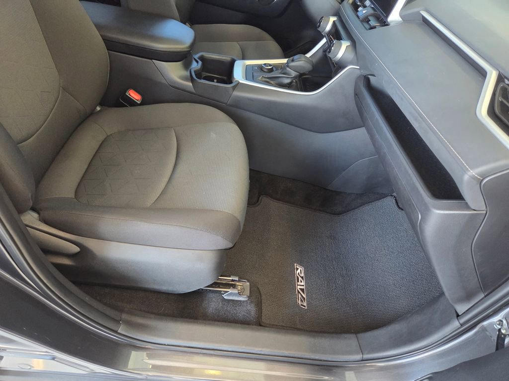 Used 2025 Toyota RAV4 XLE image 22