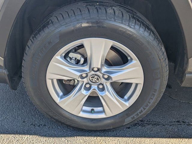 Used 2022 Toyota RAV4 XLE image 11
