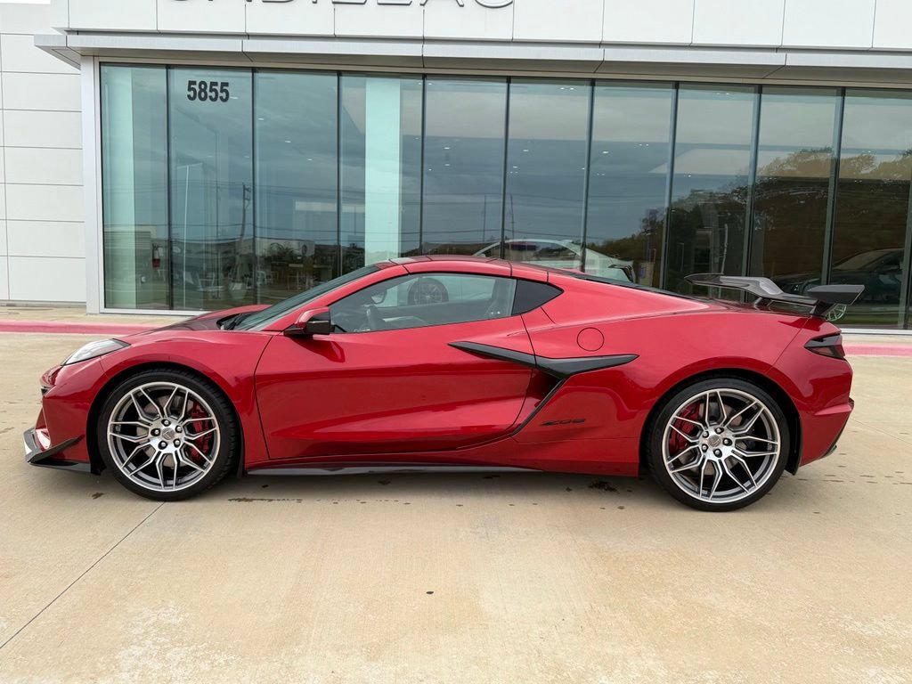 Used 2024 Chevrolet Corvette Z06 RWD image 3