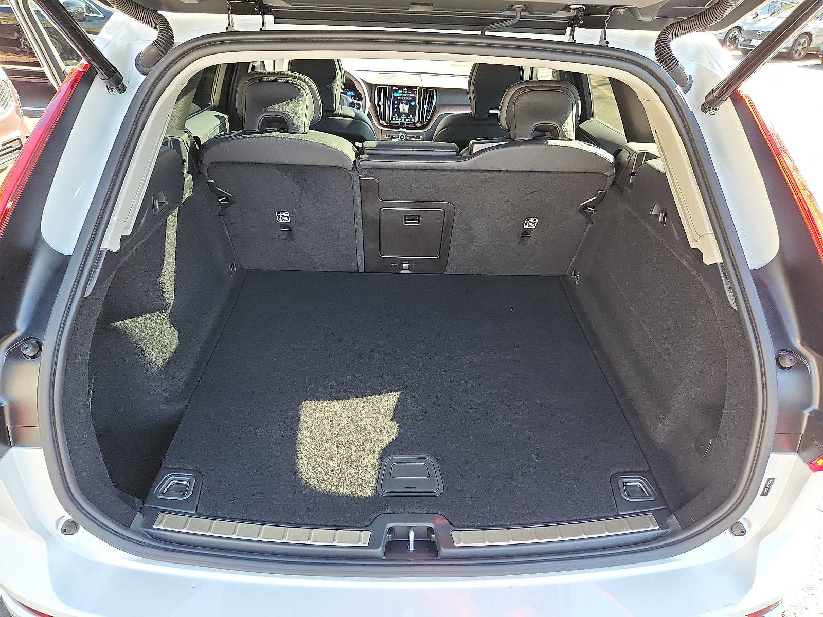 Certified 2024 Volvo XC60 B5 Plus w/ Climate Package AWD/4WD image 26