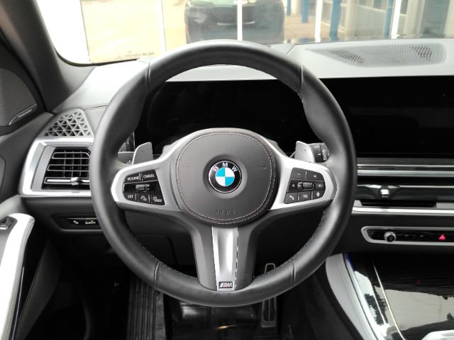 Used 2025 BMW X5 sDrive40i w/ M Sport Package RWD image 3