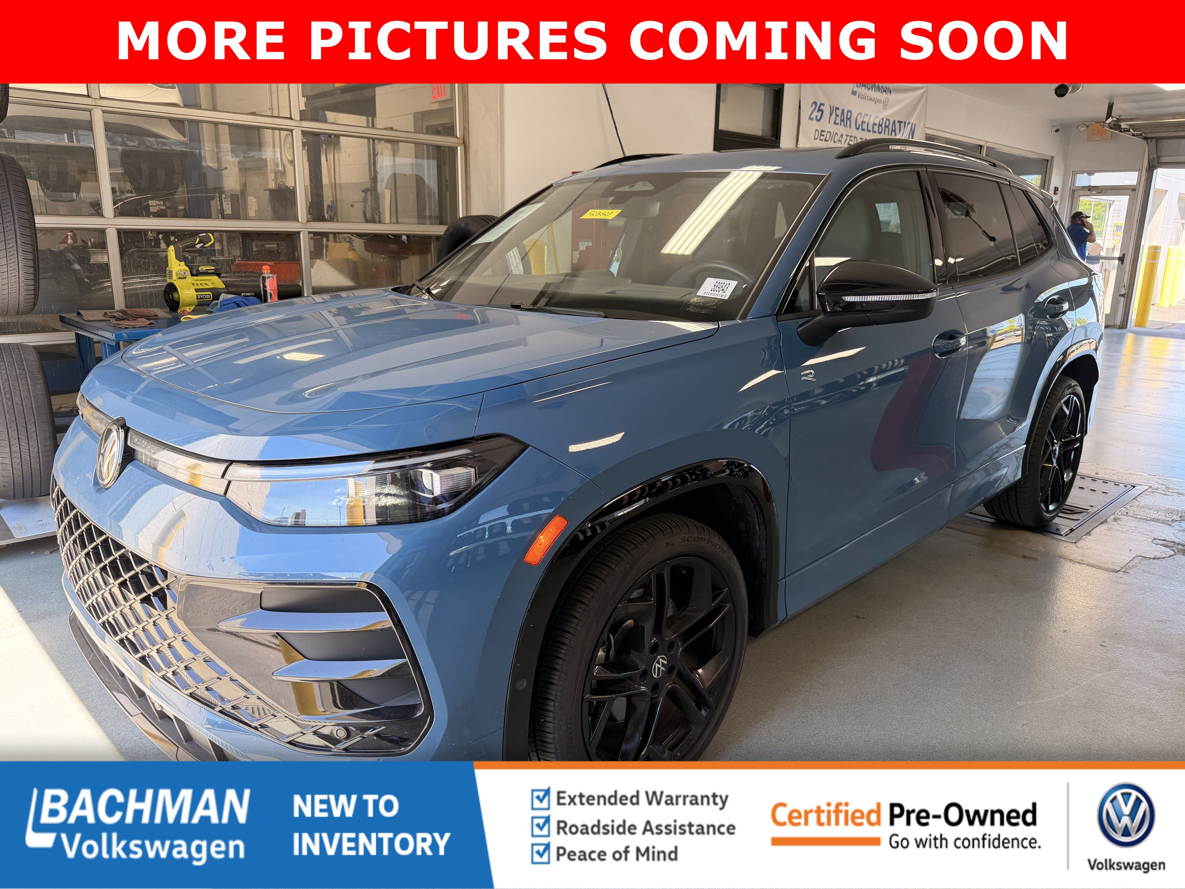 Certified 2025 Volkswagen Tiguan SE R-Line AWD/4WD image 3