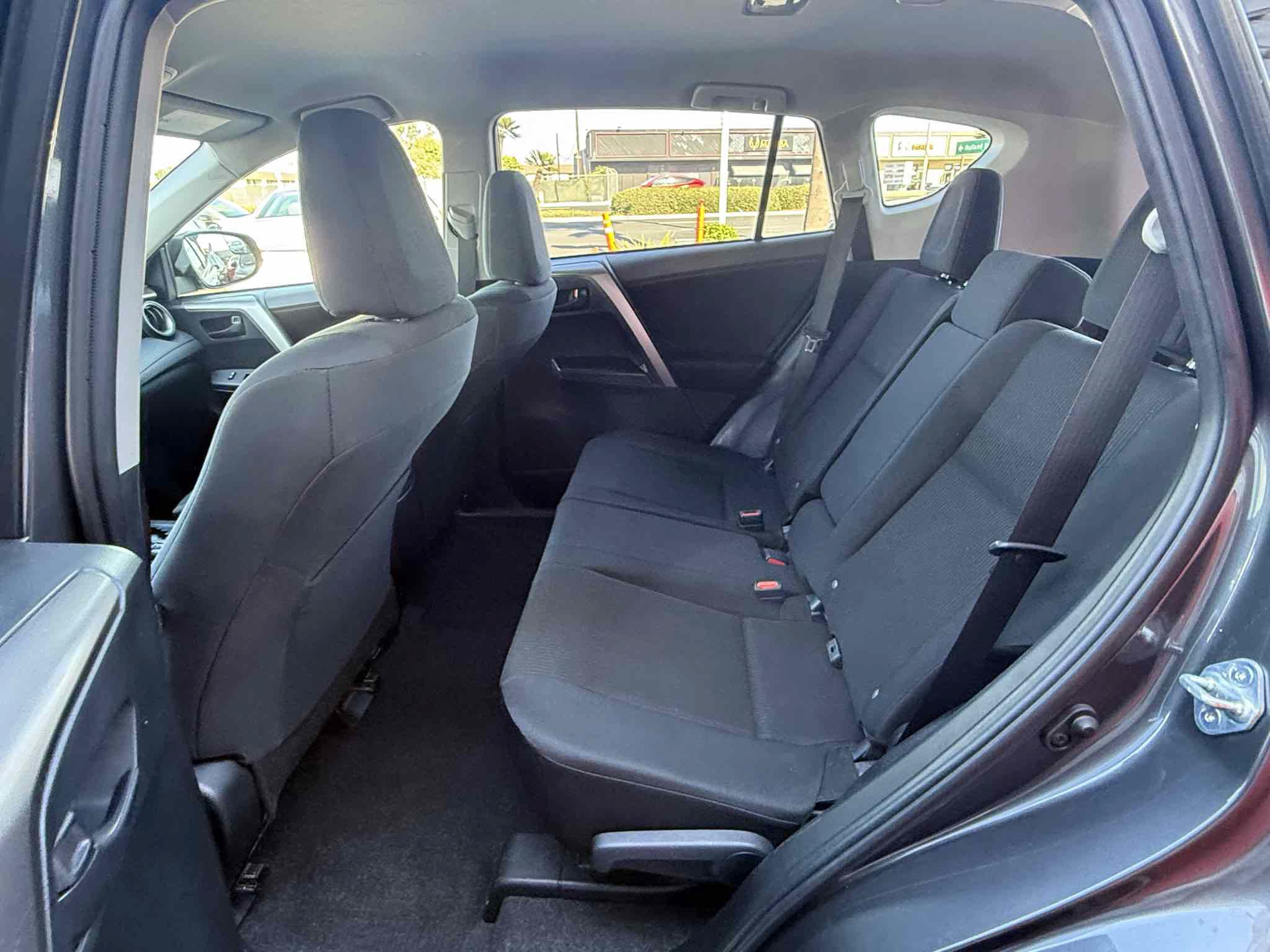 Used 2018 Toyota RAV4 LE w/ All Weather Liner Package FWD image 76