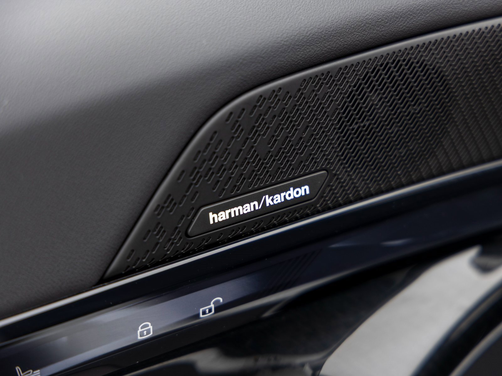 Used 2025 BMW i5 xDrive40 w/ Premium Package image 23