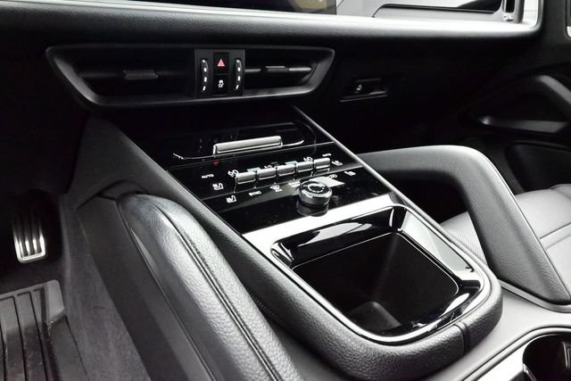 Certified 2025 Porsche Cayenne S AWD/4WD image 11