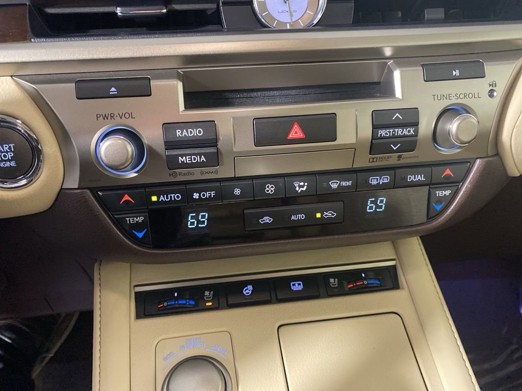 Used 2016 Lexus ES 350 w/ Luxury Package w/Wood Trim image 21