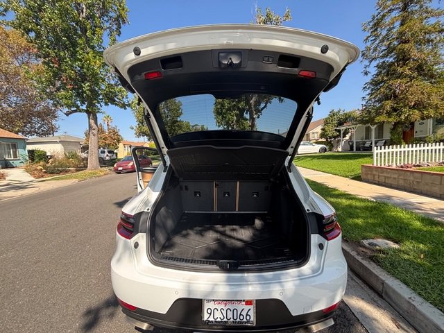 Used 2018 Porsche Macan AWD/4WD image 38