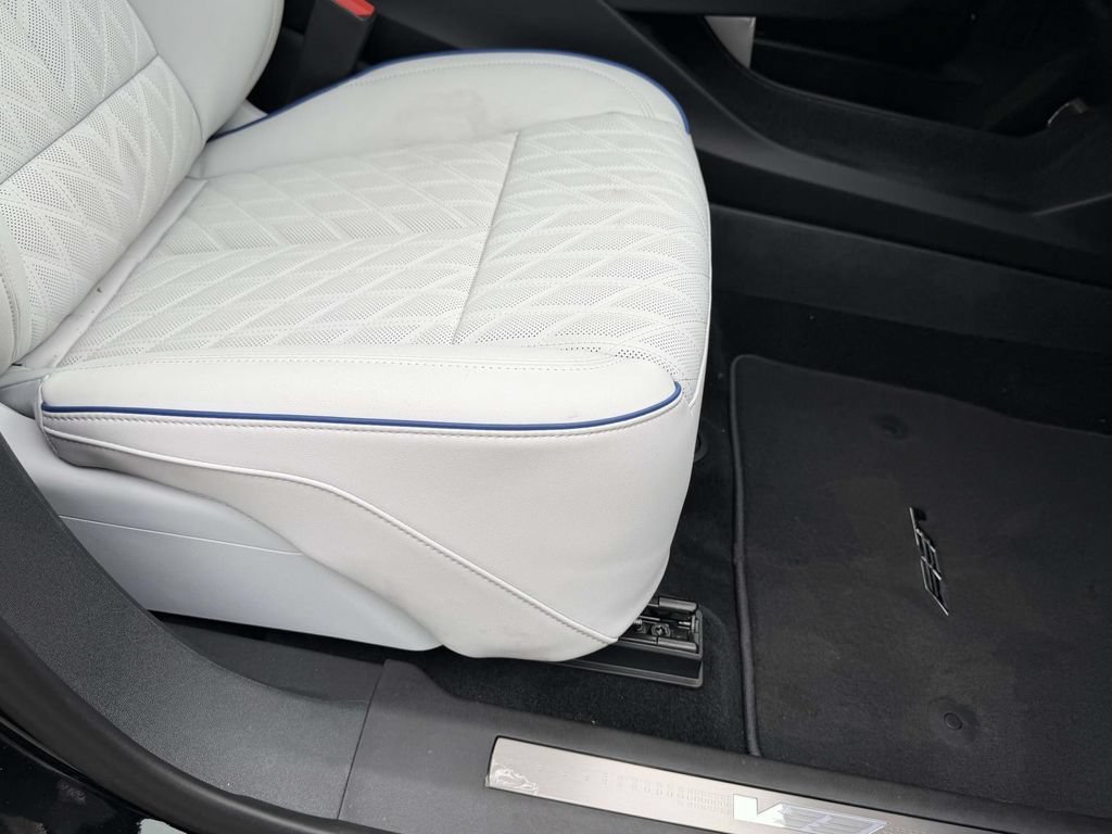 New 2026 Cadillac Optiq V AWD/4WD image 9