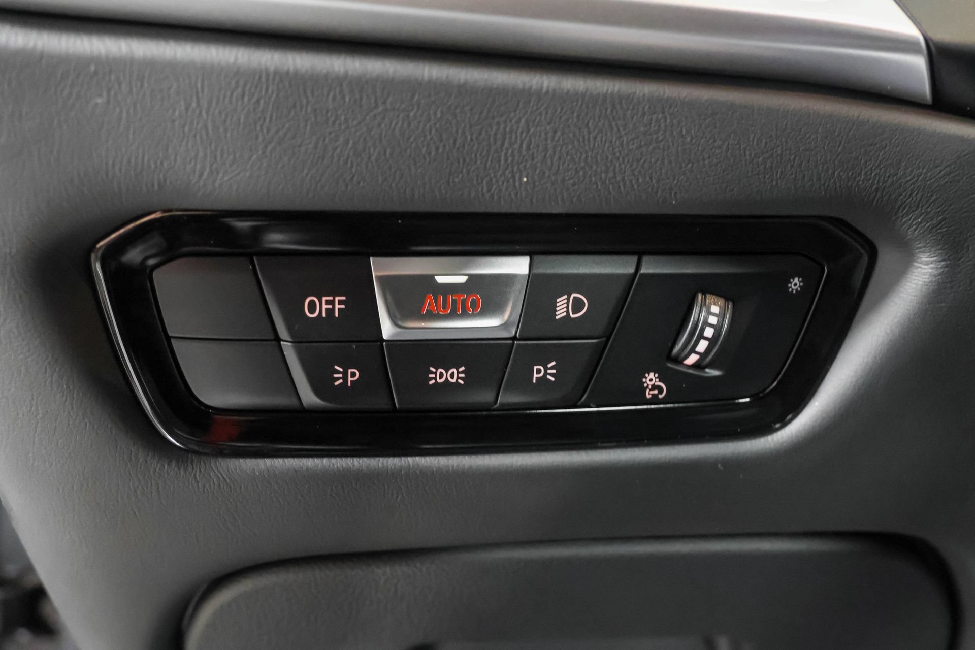 Used 2025 BMW M3 w/ Executive Package RWD image 18