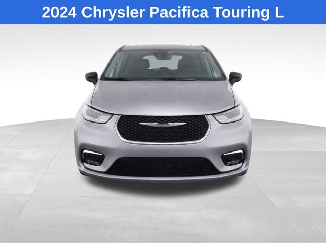 Used 2024 Chrysler Pacifica Touring-L FWD image 2