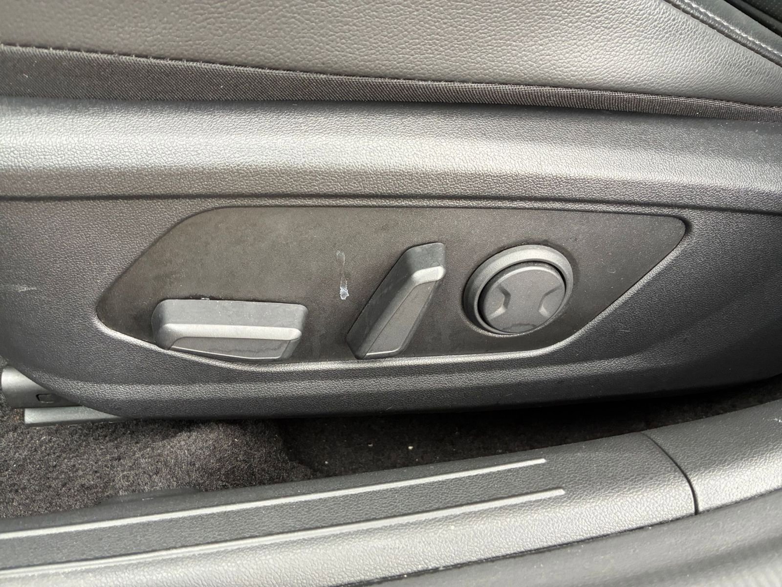 Used 2025 Hyundai Elantra Limited image 23