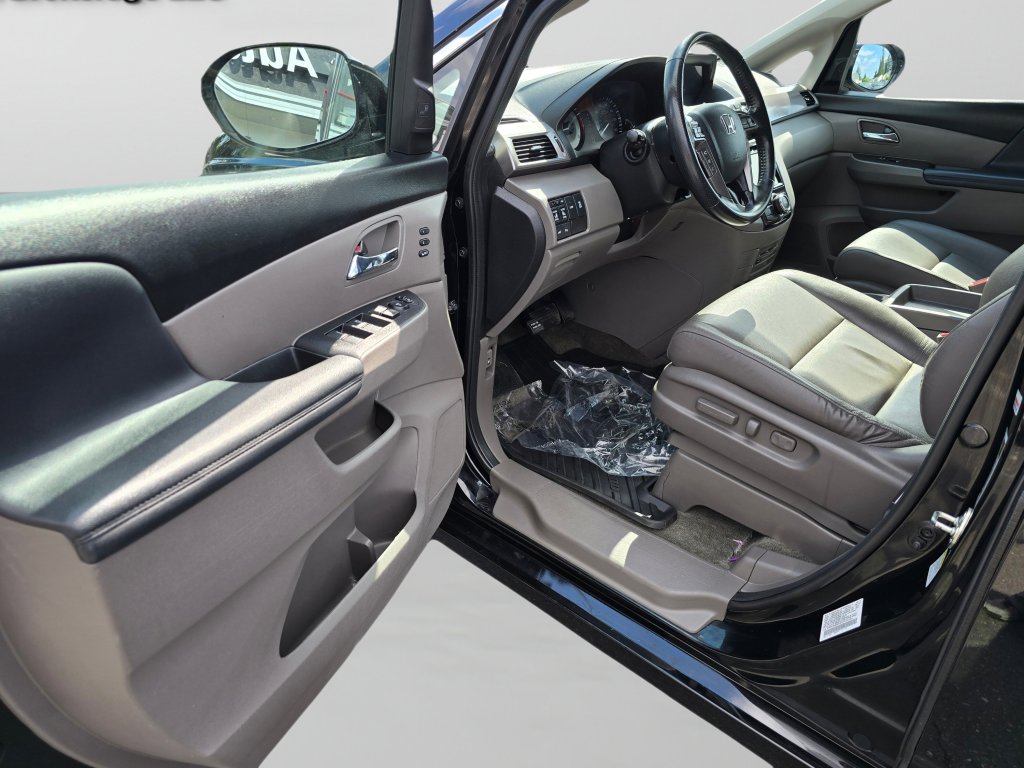 Used 2016 Honda Odyssey Touring Elite image 25