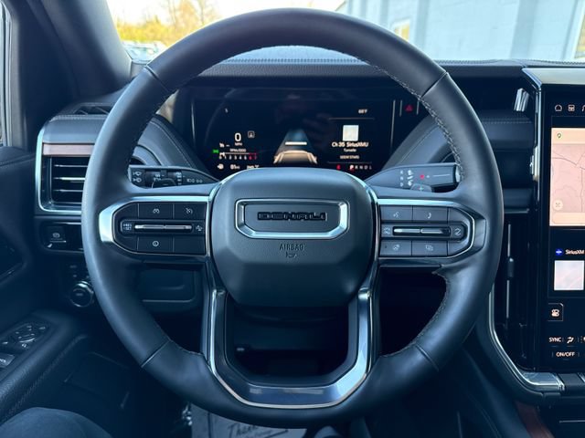 Used 2025 GMC Yukon Denali AWD/4WD image 17