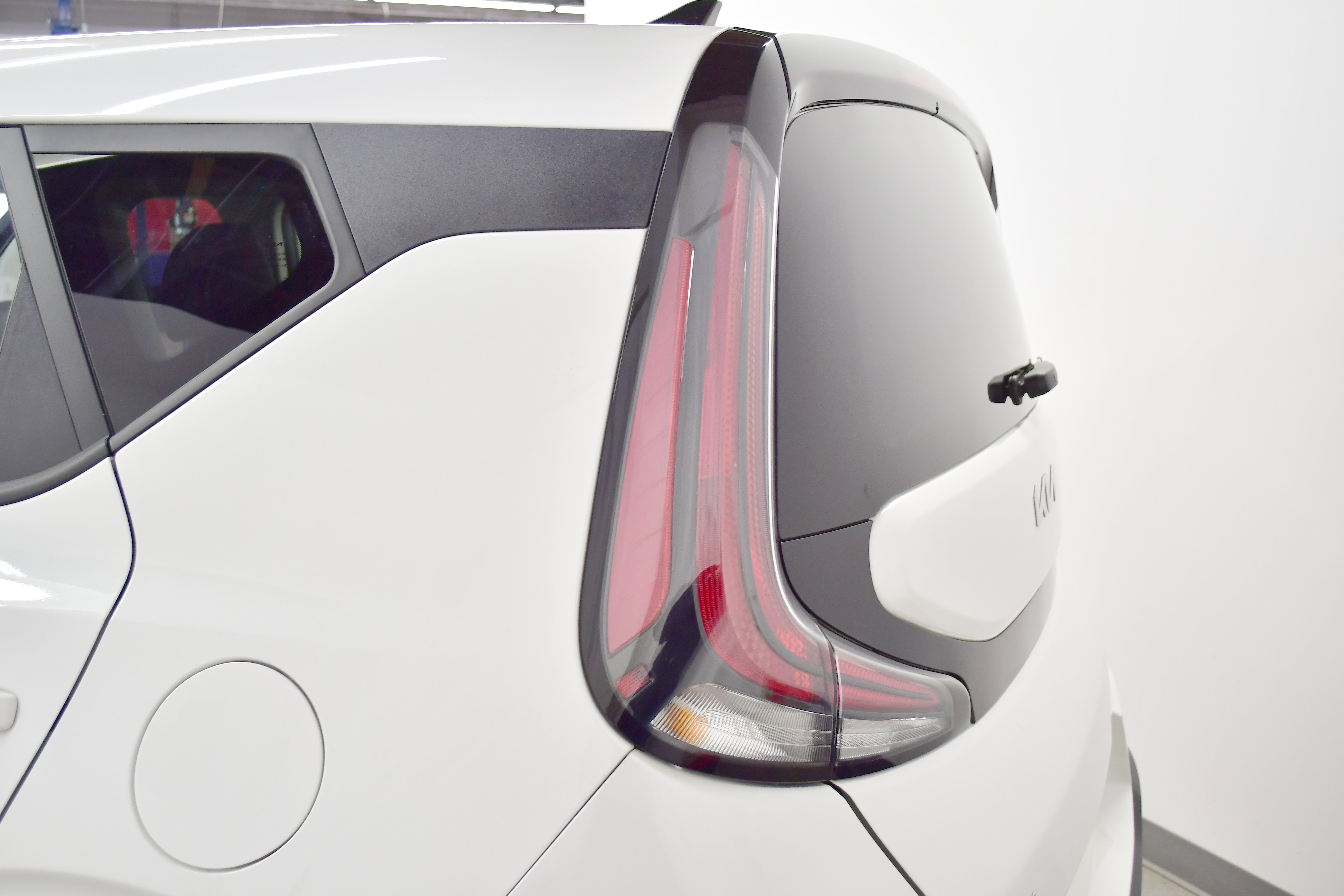 Used 2025 Kia Soul LX w/ LX Technology Package FWD image 32