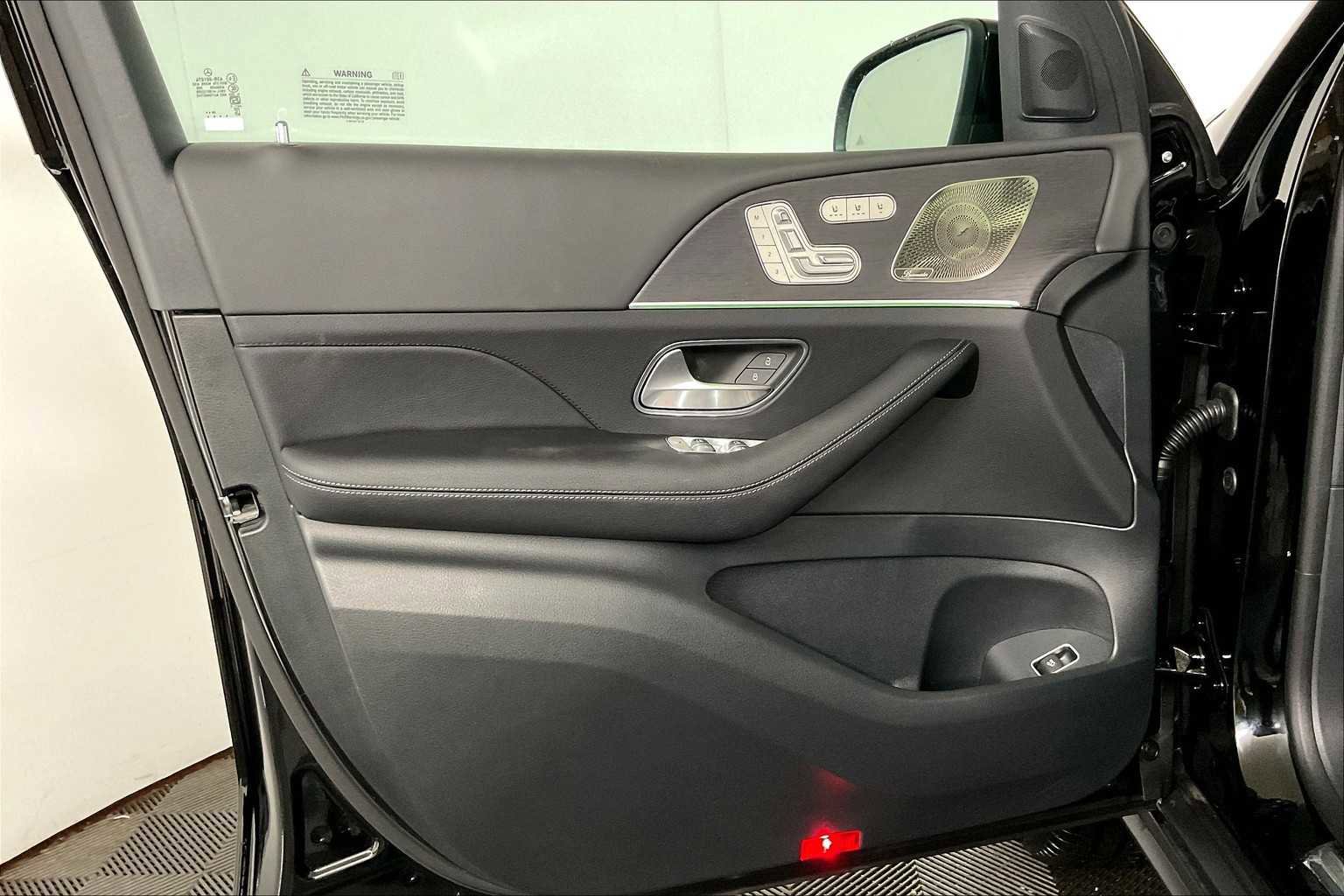 Used 2025 Mercedes-Benz GLS 450 4MATIC image 12