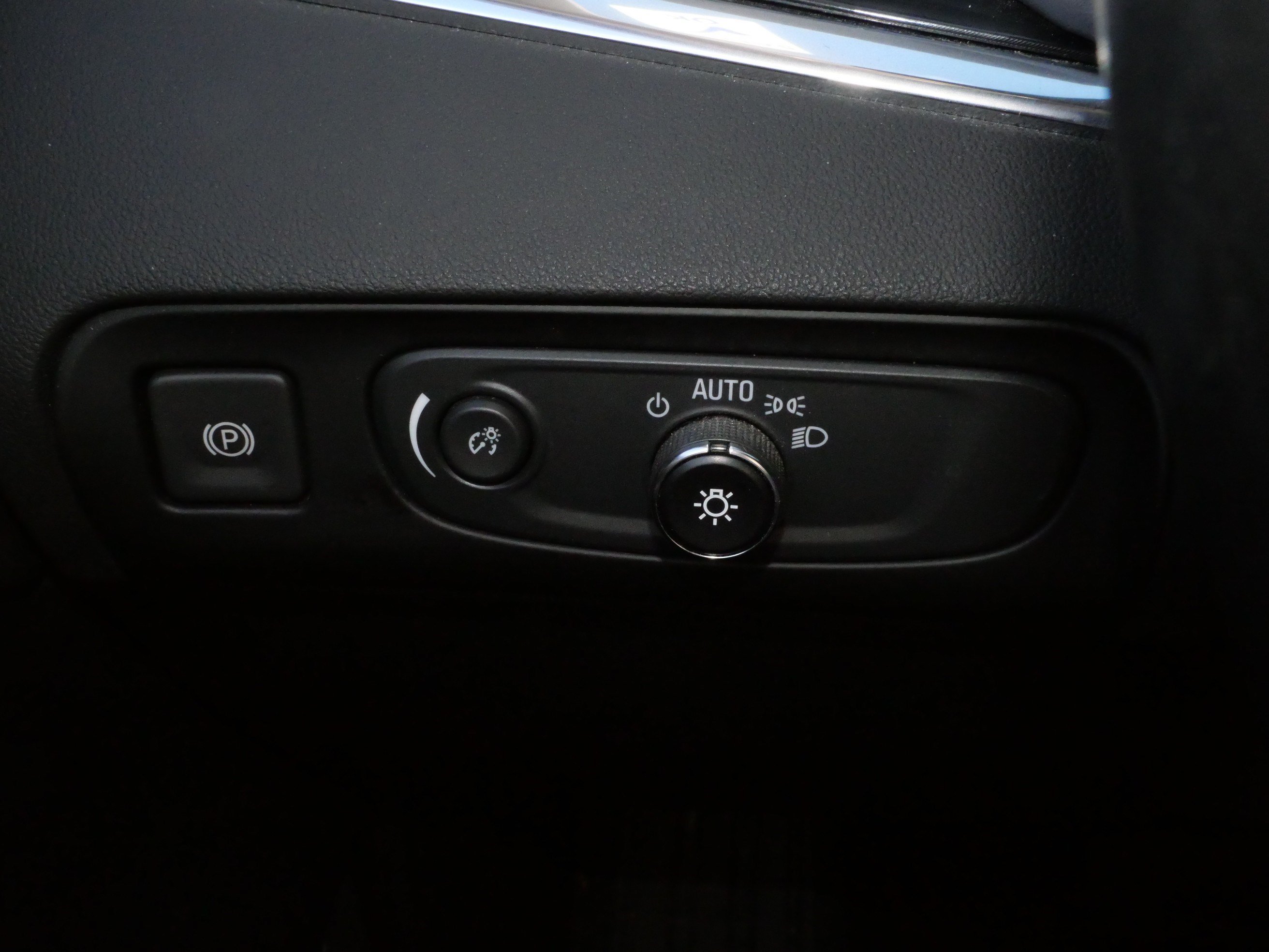 Used 2018 Buick Enclave Essence AWD/4WD image 25