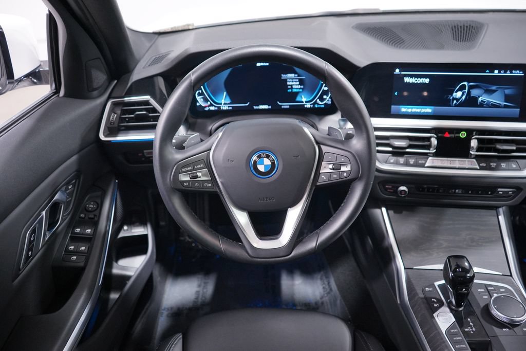 Used 2022 BMW 330e w/ Driving Assistance Package RWD image 11