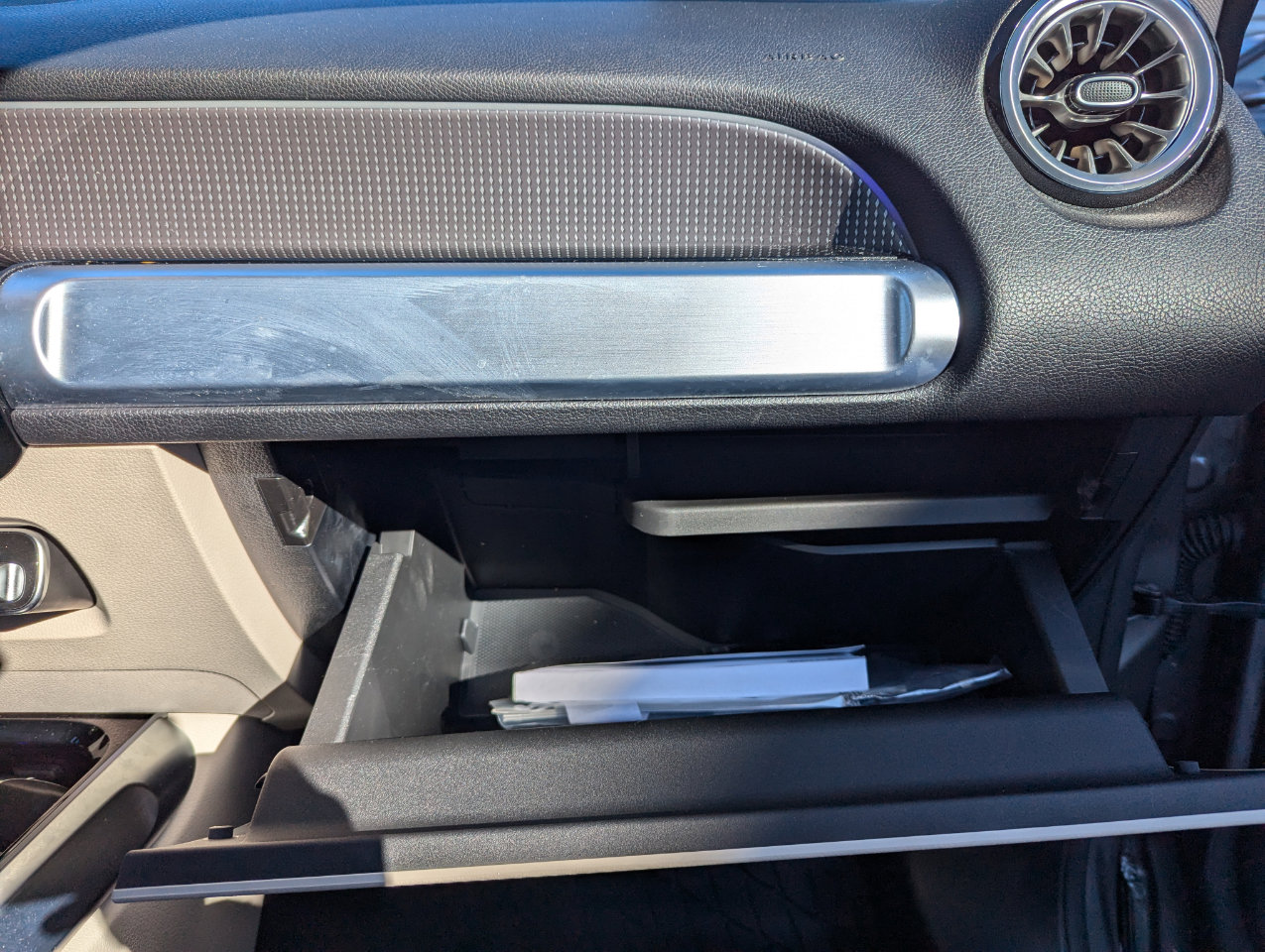 Used 2022 Mercedes-Benz EQB 300 4MATIC image 37