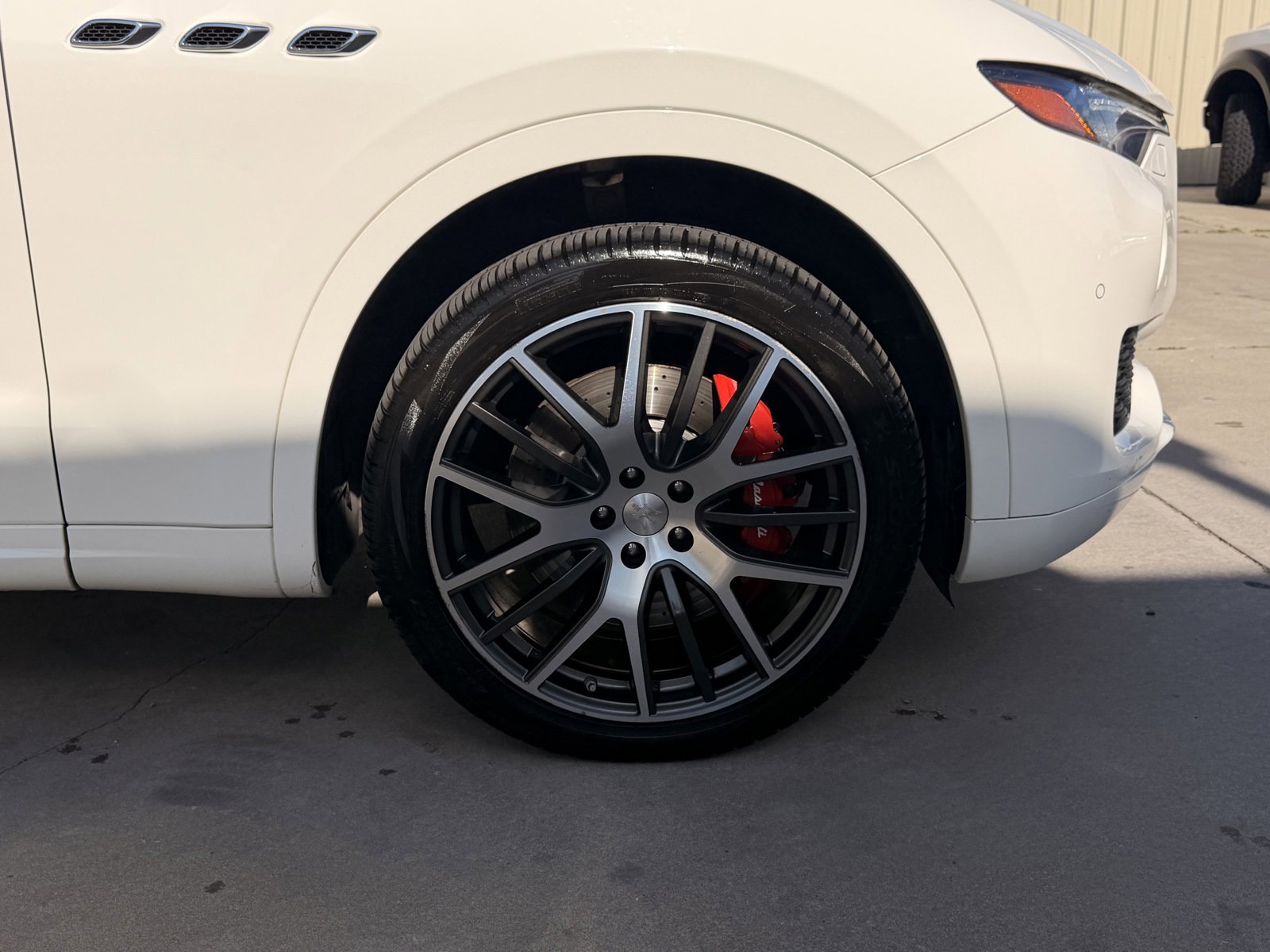 Used 2017 Maserati Levante S AWD/4WD image 13