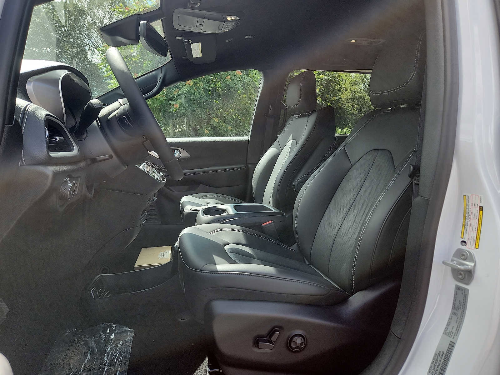 New 2026 Chrysler Pacifica Select image 9