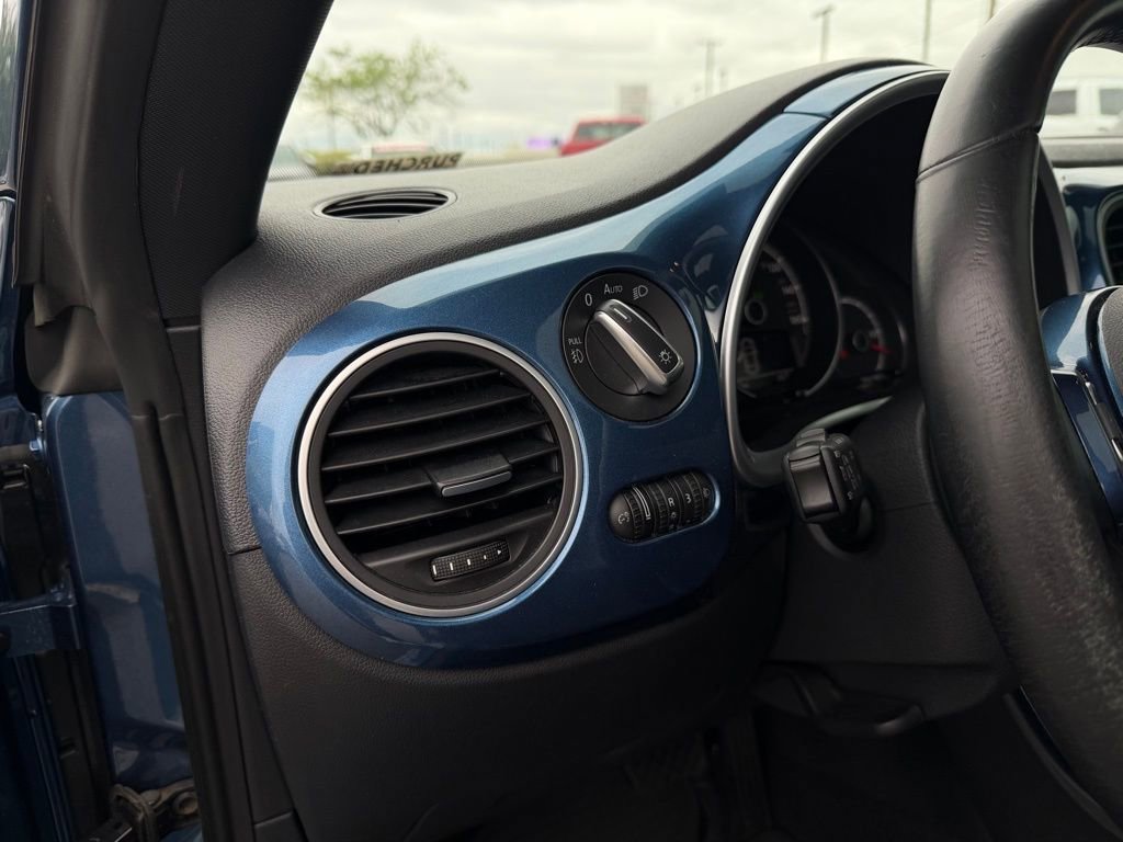 Used 2019 Volkswagen Beetle 2.0T SE w/ SE Premium Package FWD image 15