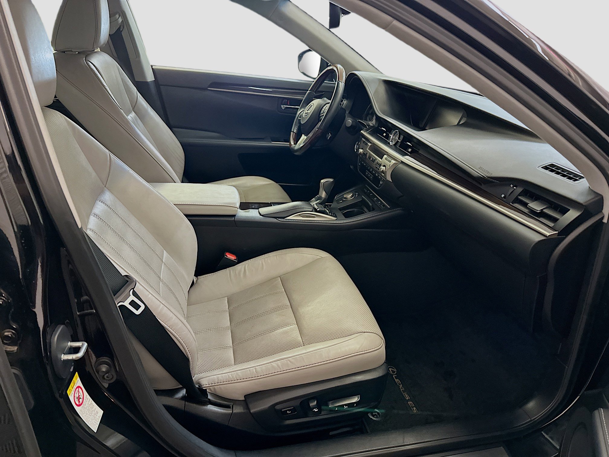 Used 2018 Lexus ES 350 w/ Luxury Package w/Wood Trim FWD image 34