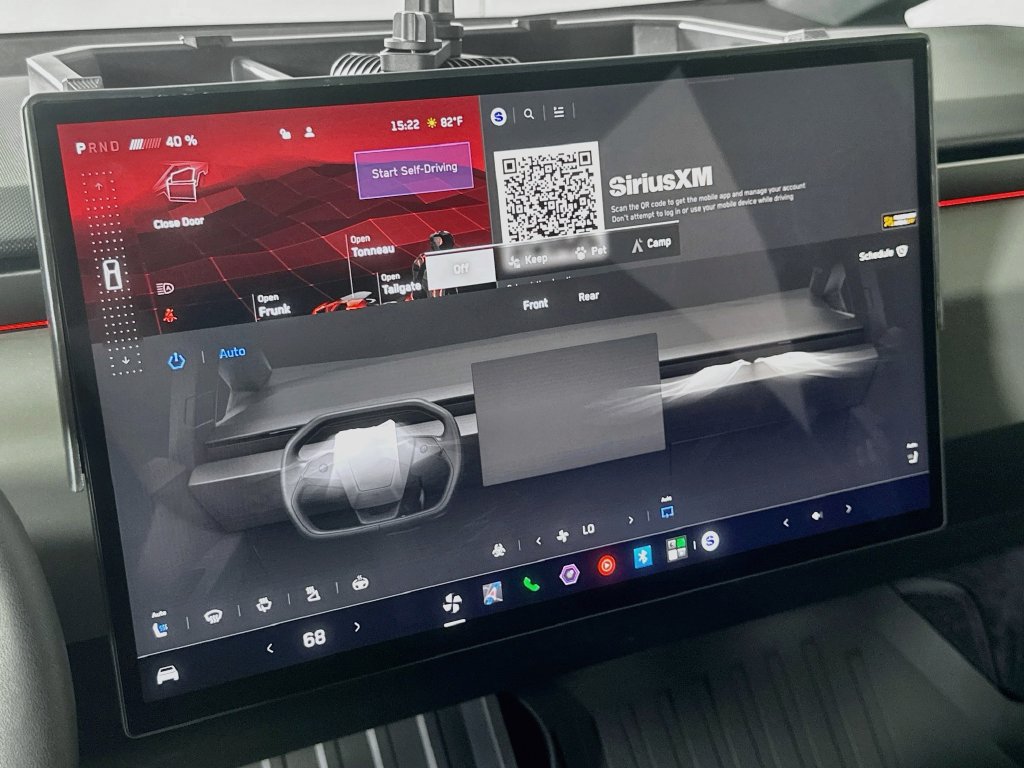 Used 2025 Tesla Cybertruck AWD Crew Cab image 27