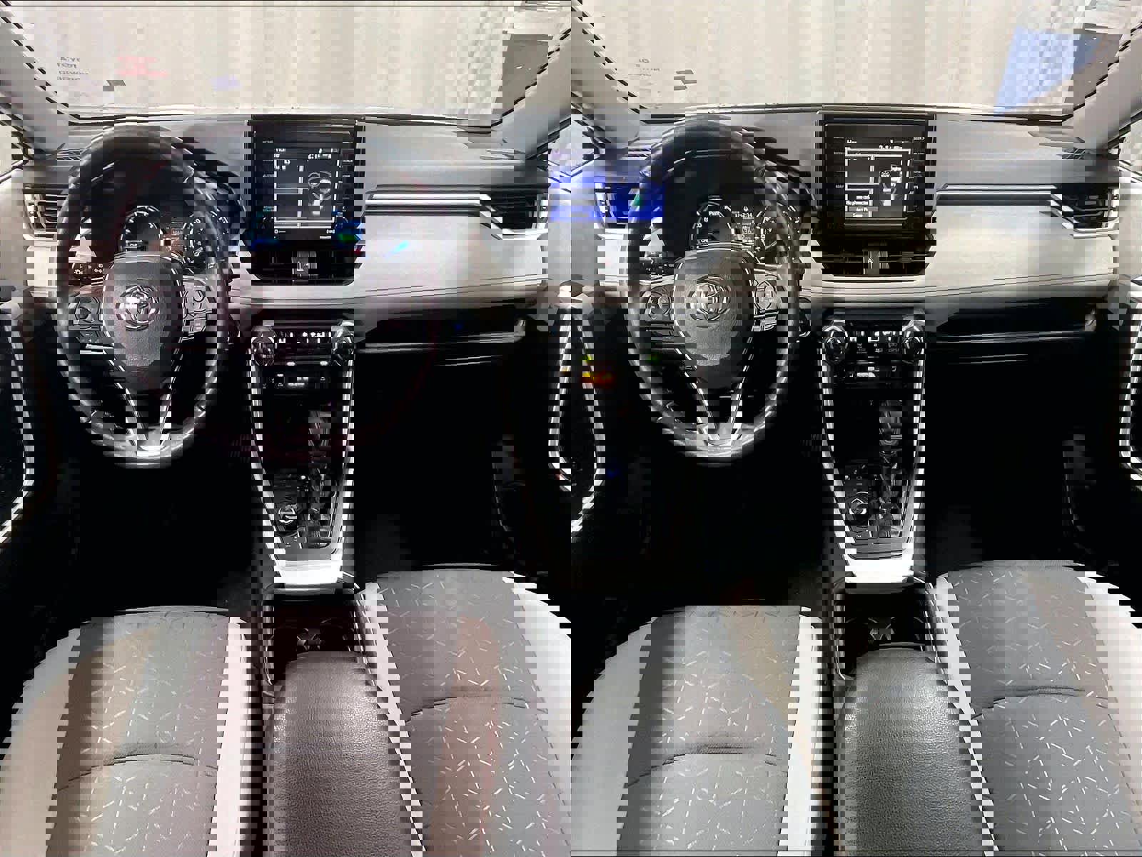 Used 2021 Toyota RAV4 XLE w/ Convenience Package image 22