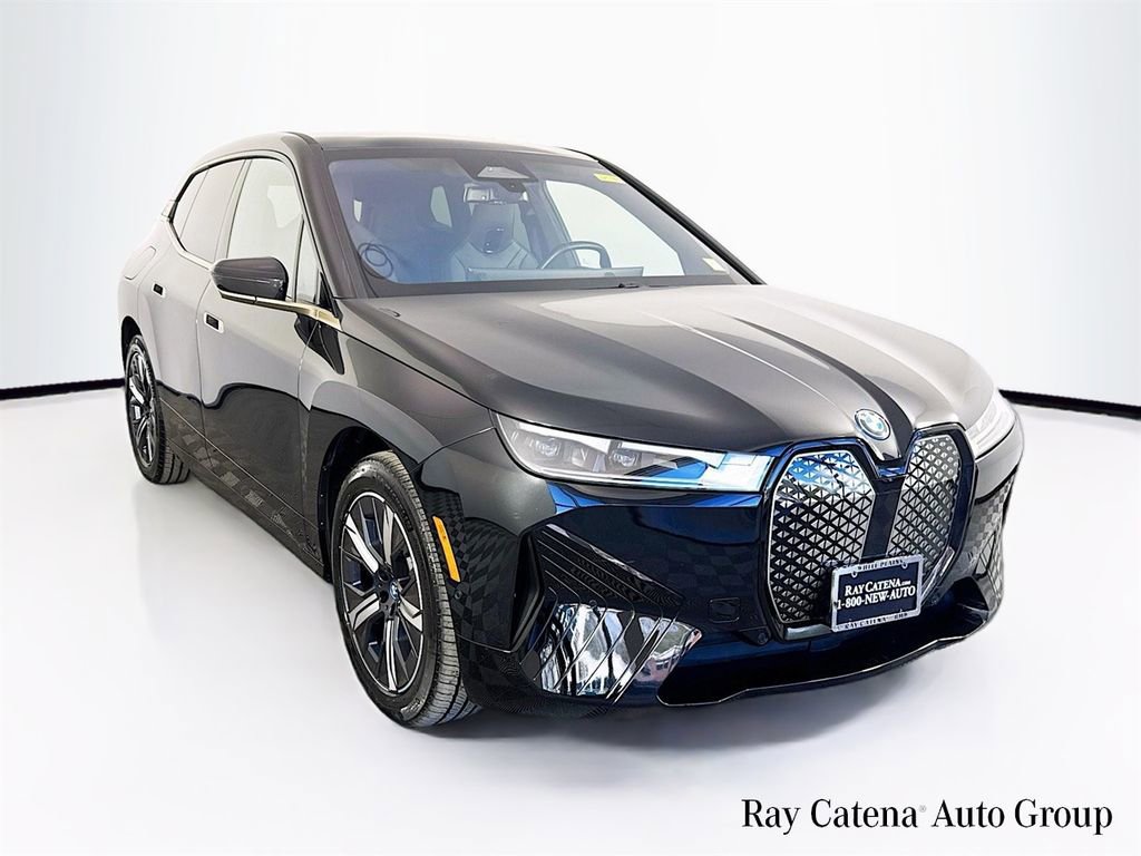 Used 2023 BMW iX xDrive50 w/ Sport Package AWD/4WD image 11