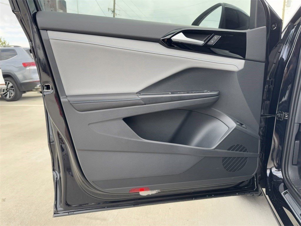 New 2024 Volkswagen Taos SE image 18