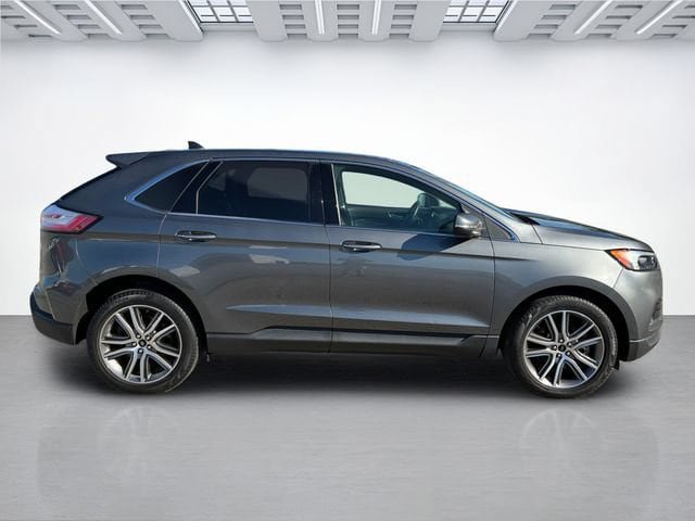 Used 2023 Ford Edge Titanium w/ Class II Trailer Tow Package AWD/4WD image 3