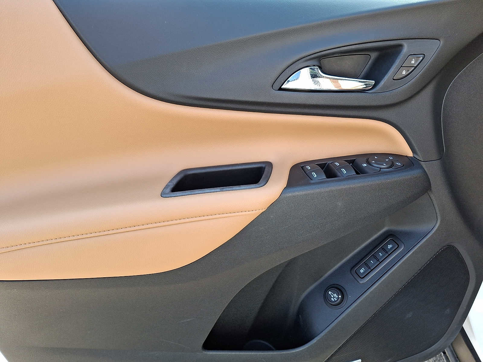 Used 2020 Chevrolet Equinox Premier AWD/4WD image 9