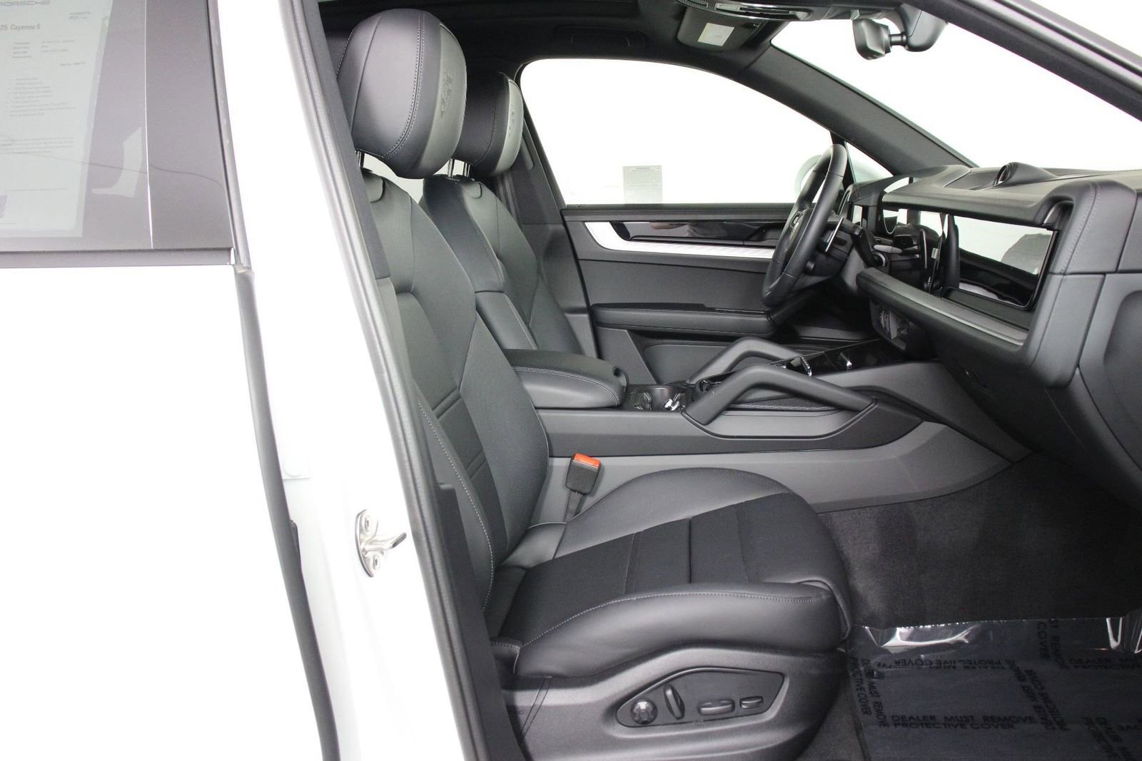 Certified 2025 Porsche Cayenne S image 31