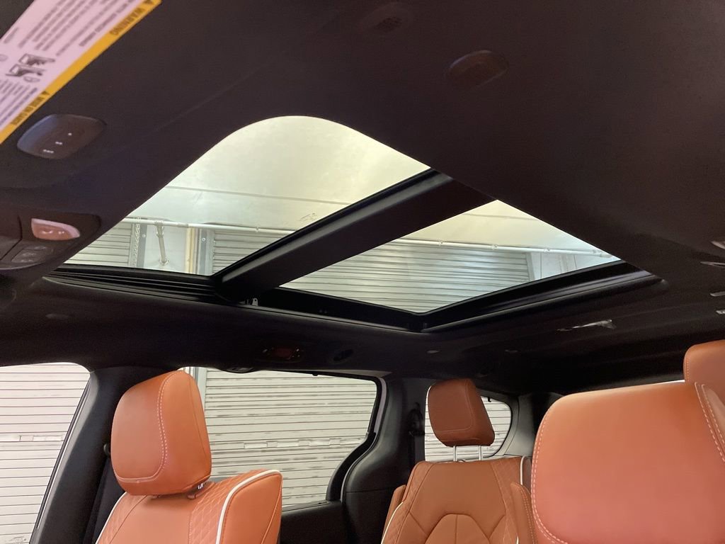 New 2026 Chrysler Pacifica Pinnacle w/ Trailer Tow Group image 14