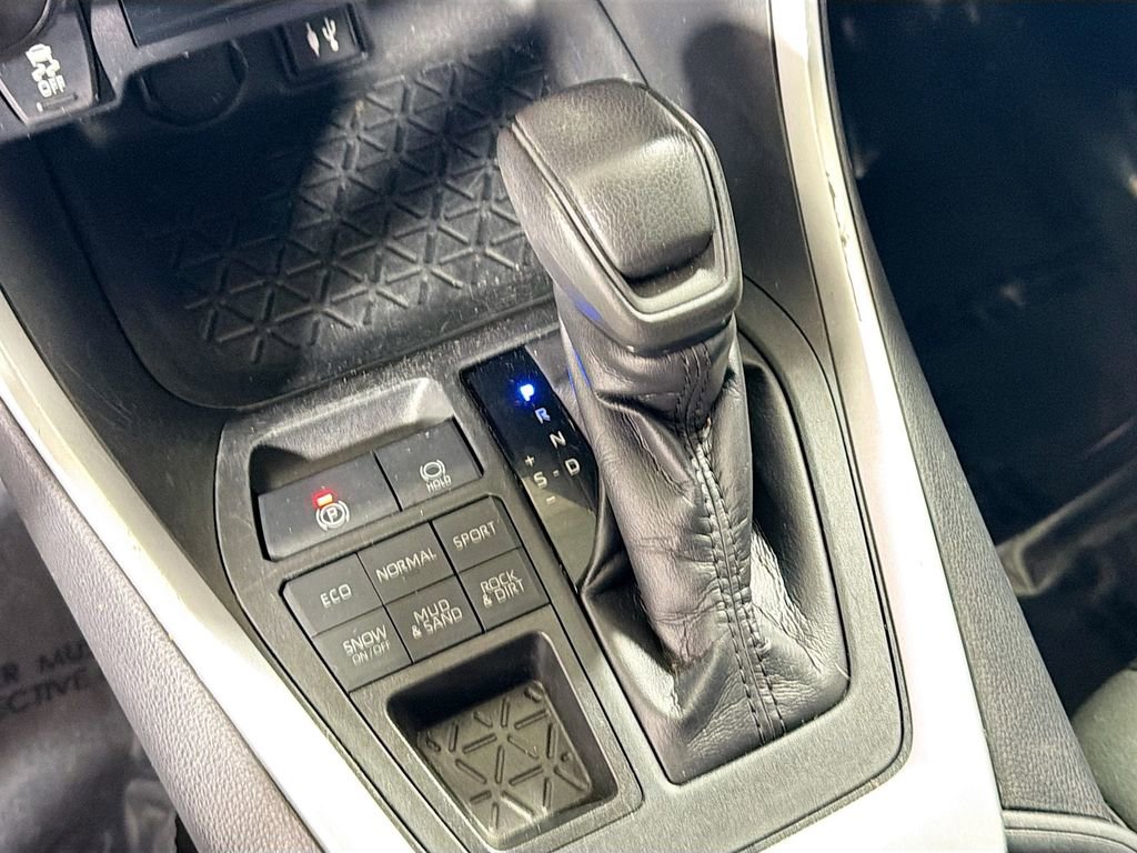 Used 2019 Toyota RAV4 LE image 15