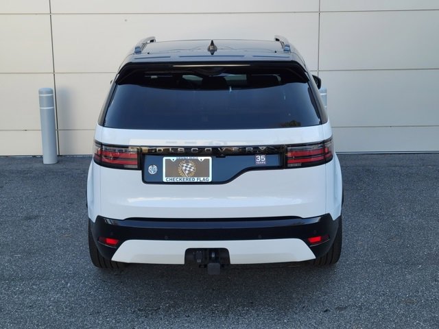 Used 2025 Land Rover Discovery Dynamic SE image 11