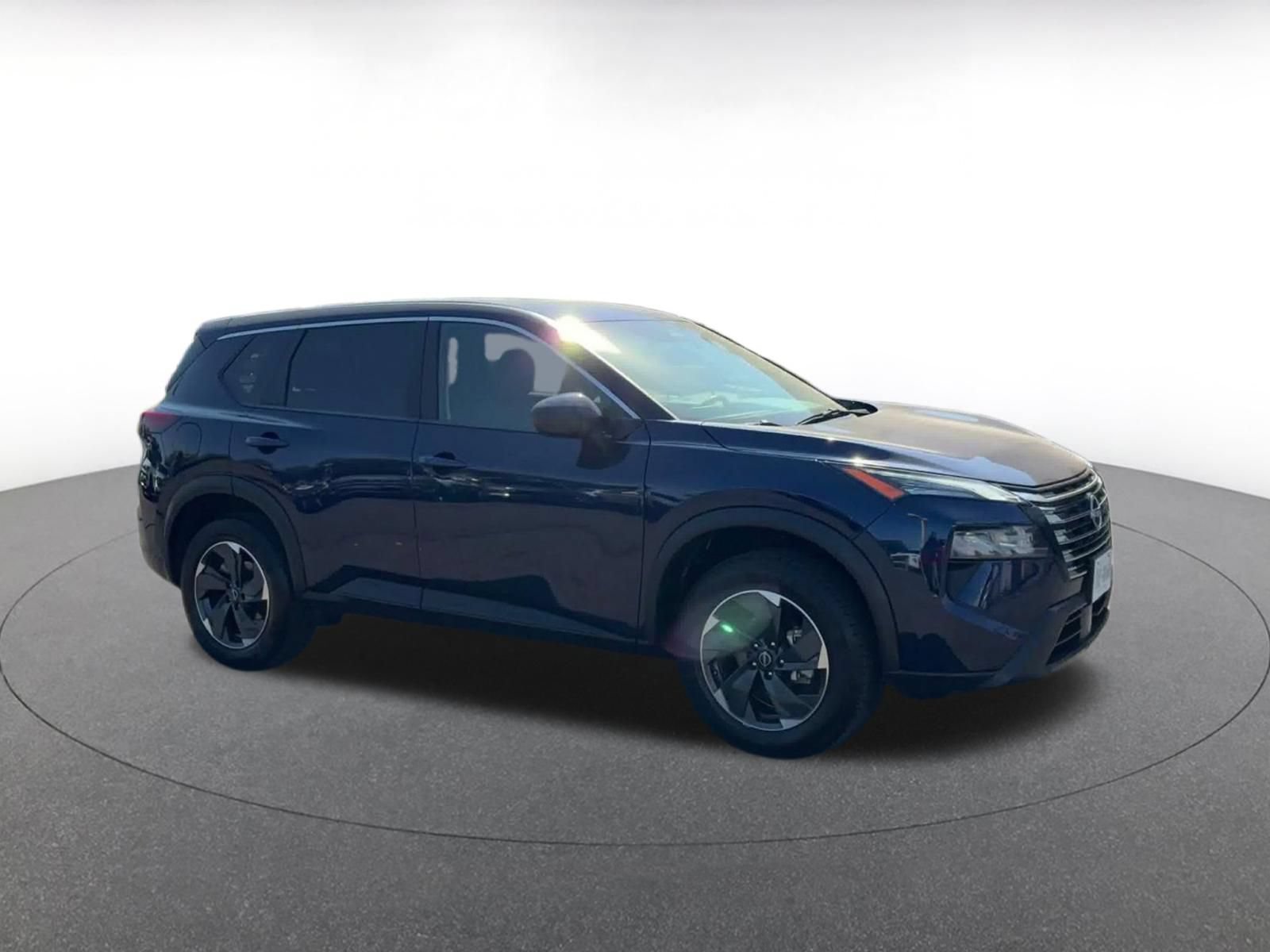 Used 2025 Nissan Rogue SV AWD/4WD image 2