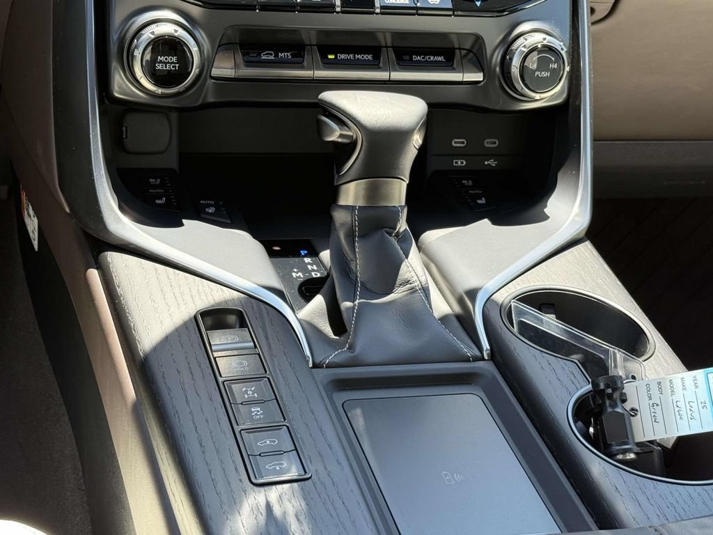 Used 2025 Lexus LX 600 4WD w/ Accessory Package (2T) image 19