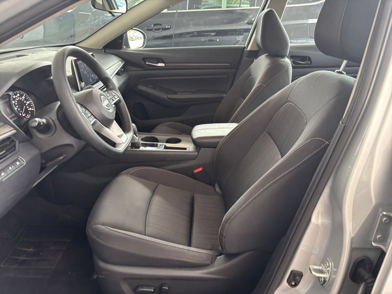 Used 2025 Nissan Altima 2.5 SV FWD image 27