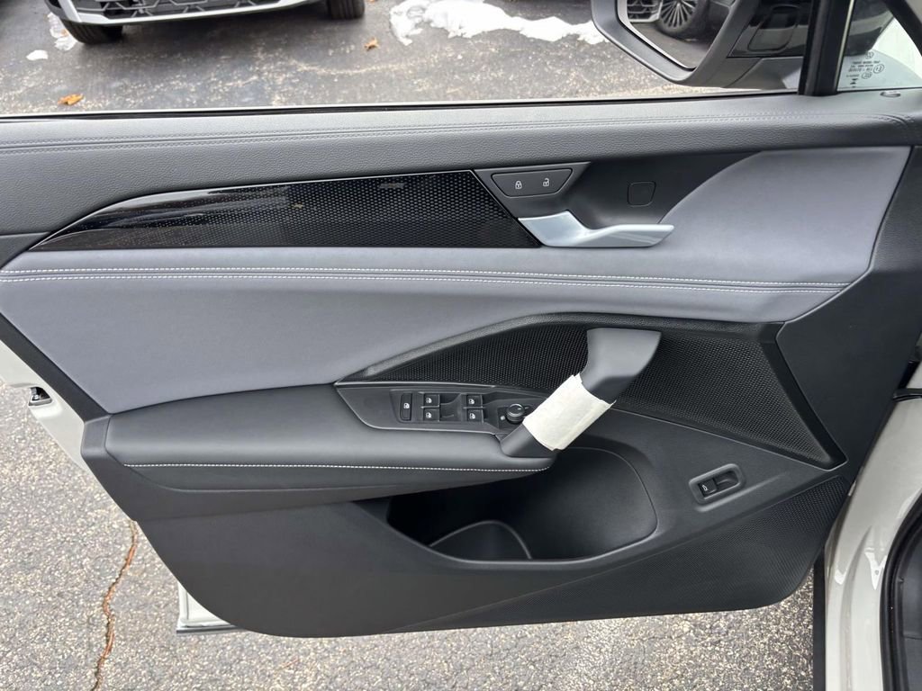 New 2026 Volkswagen Tiguan SE R-Line image 11