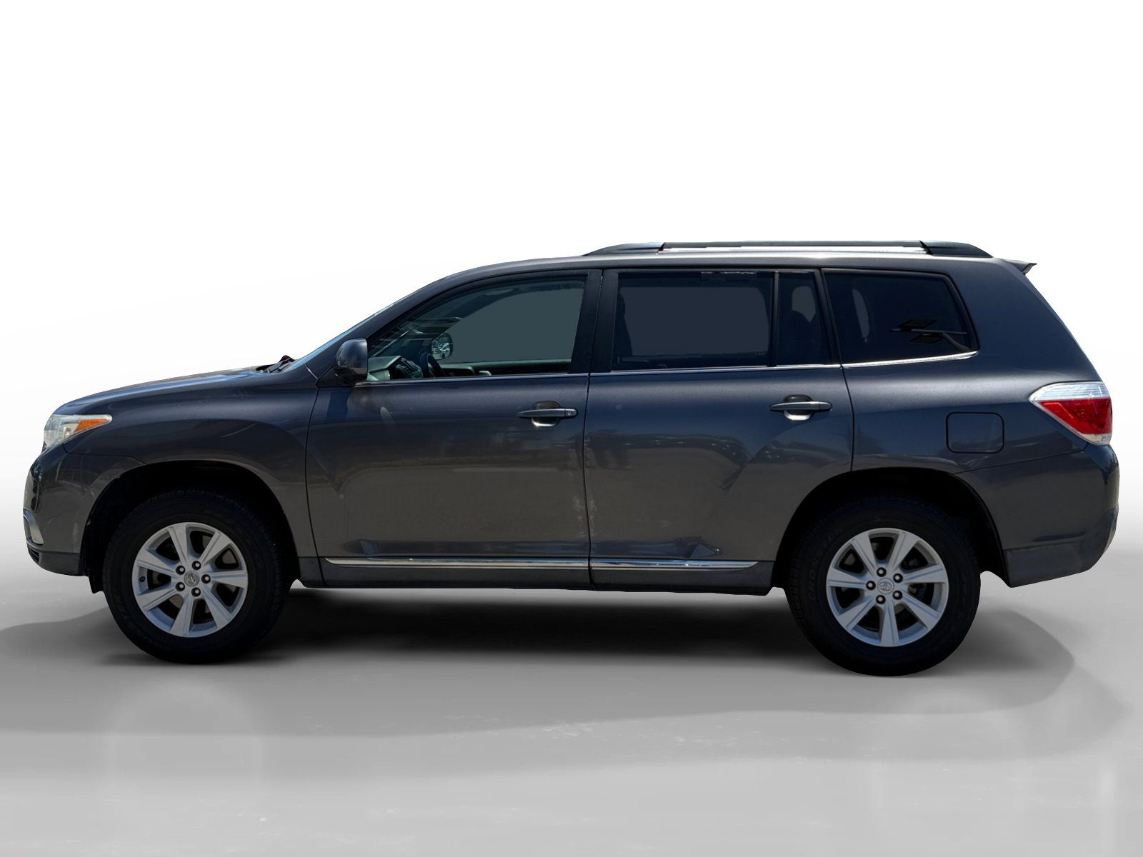 Used 2013 Toyota Highlander Plus FWD image 2