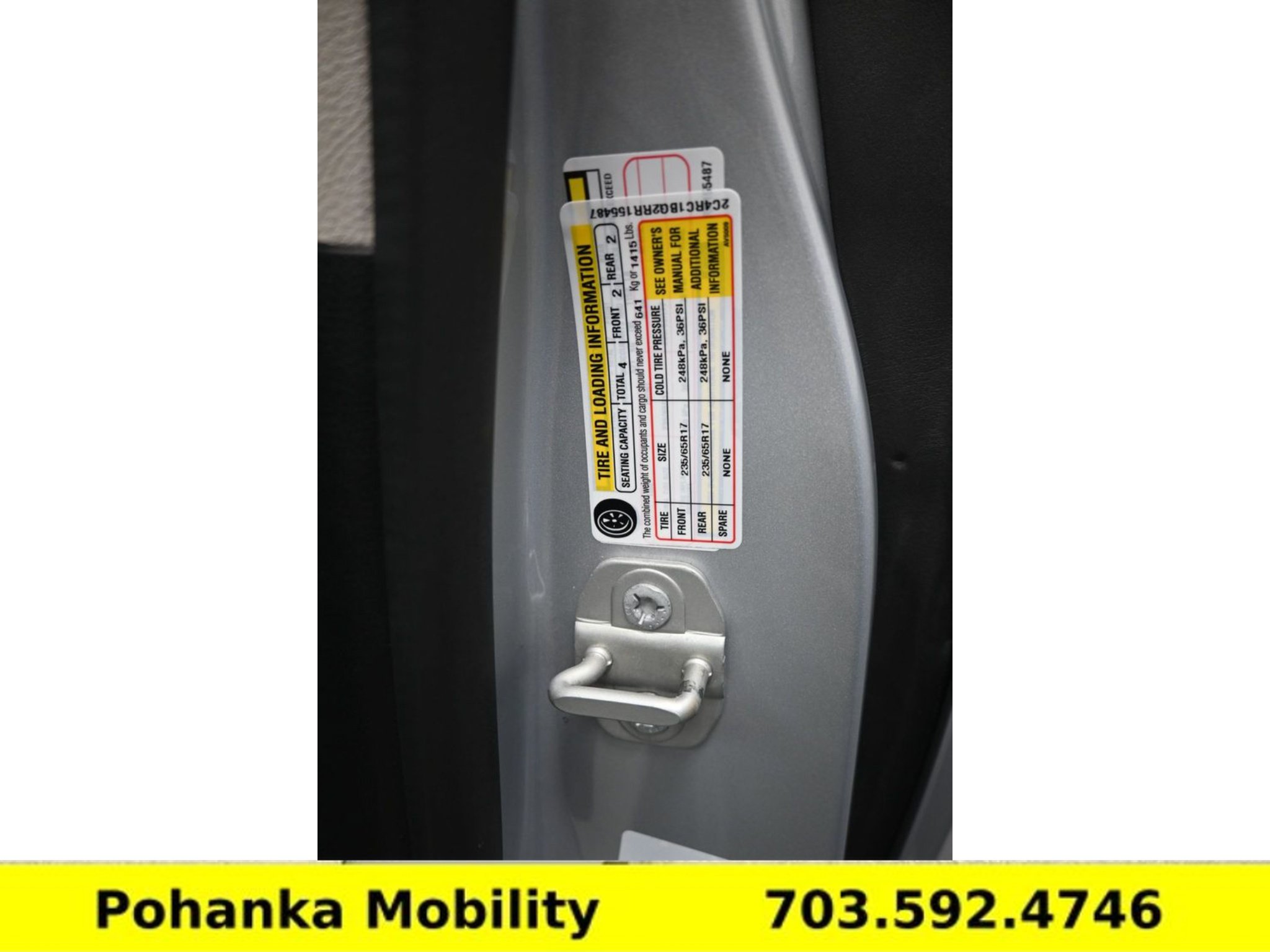 Used 2024 Chrysler Pacifica Touring-L FWD image 16