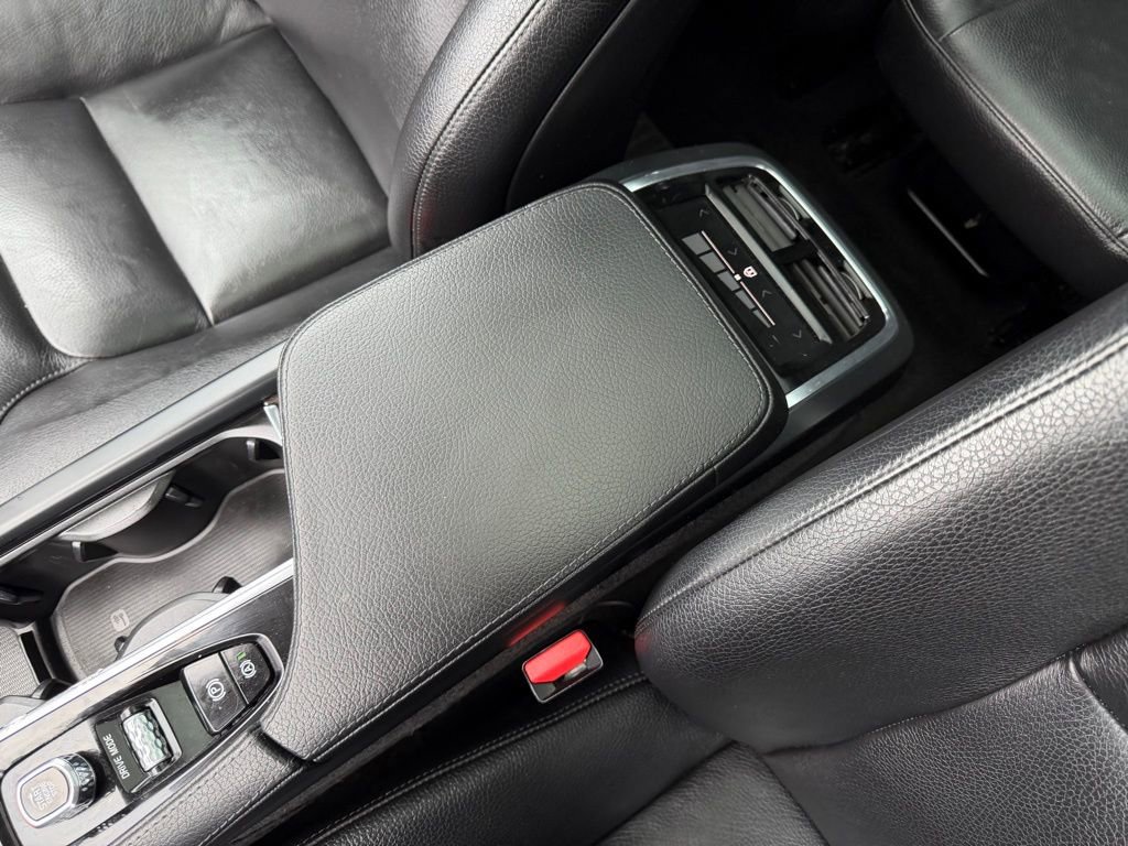 Used 2018 Volvo XC90 T6 Momentum w/ Convenience Package image 27