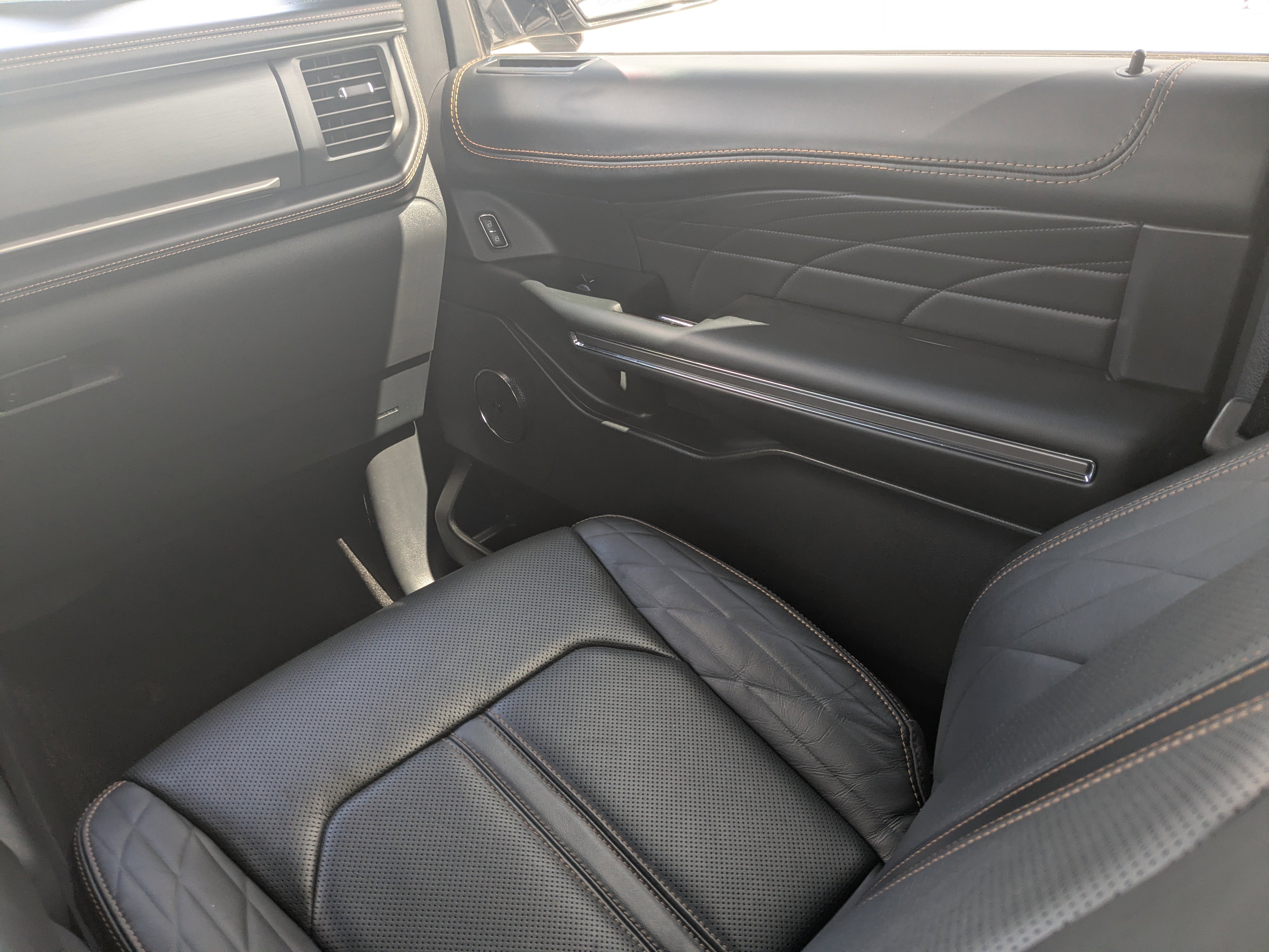 Used 2023 Ford Expedition Platinum image 24