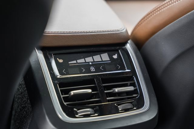 Used 2023 Volvo XC90 B6 Ultimate w/ Lounge Package image 36