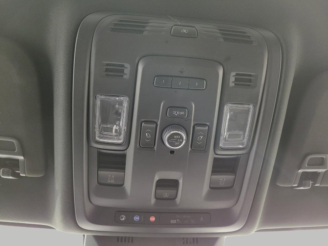 Used 2021 Cadillac Escalade Premium Luxury image 18