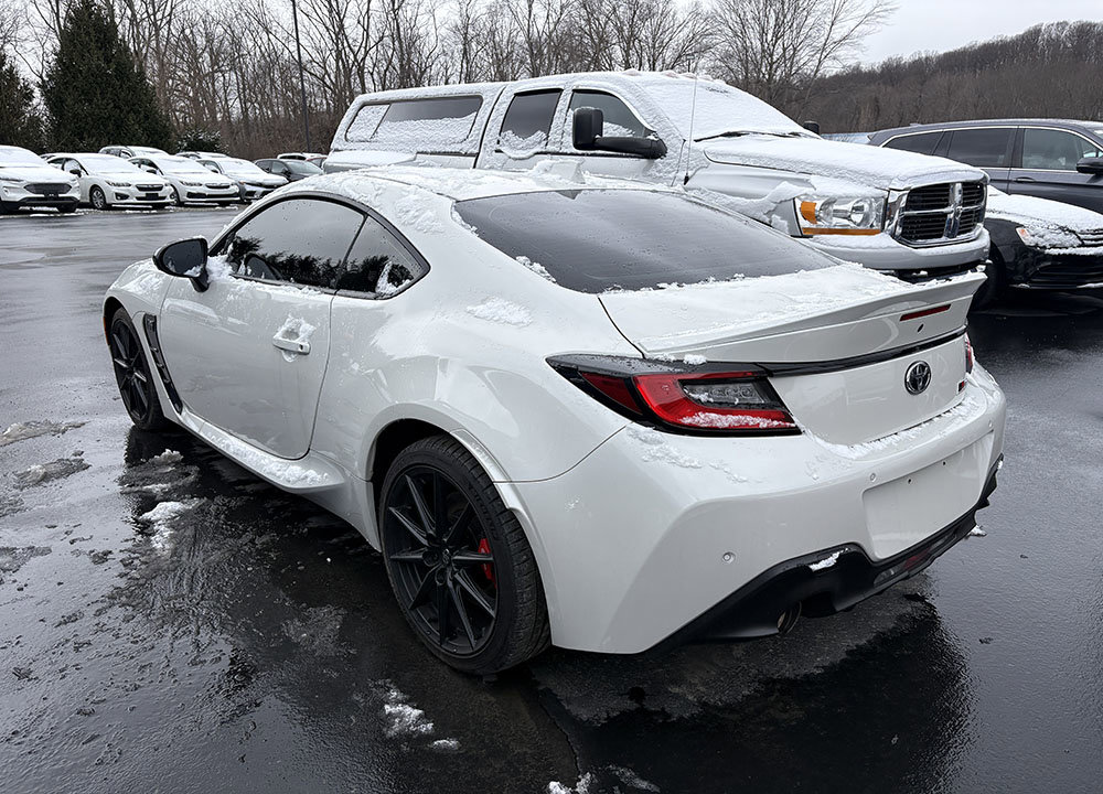 Used 2025 Toyota GR86 Premium w/ Performance Package image 2